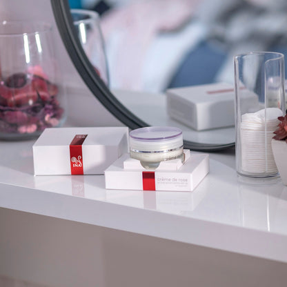Crème de rose - active Moisturizer with SPF30 - highly enriched with Organic Rose Essential Oil